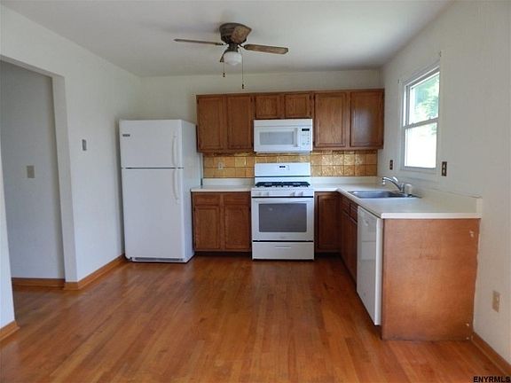 5th image of 2A Birch Glen Dr