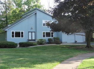 80 Patriot Ln, Manchester, CT 06040