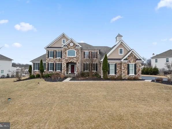 300 Greenbank Ln, Newtown Square, PA 19073