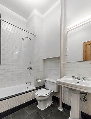 5th image of 231 W 21st St APT 3E