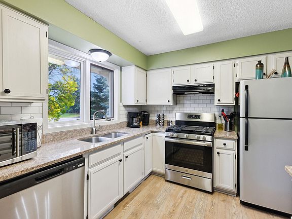 Fully equipped kitchen.