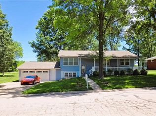 103 Rohrer Heights Dr, Osawatomie, KS 66064