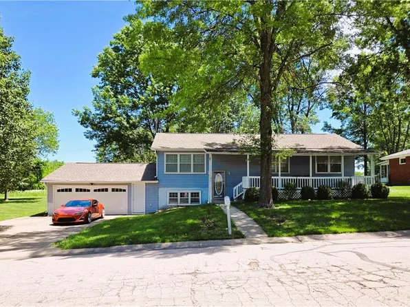 103 Rohrer Heights Dr, Osawatomie, KS 66064