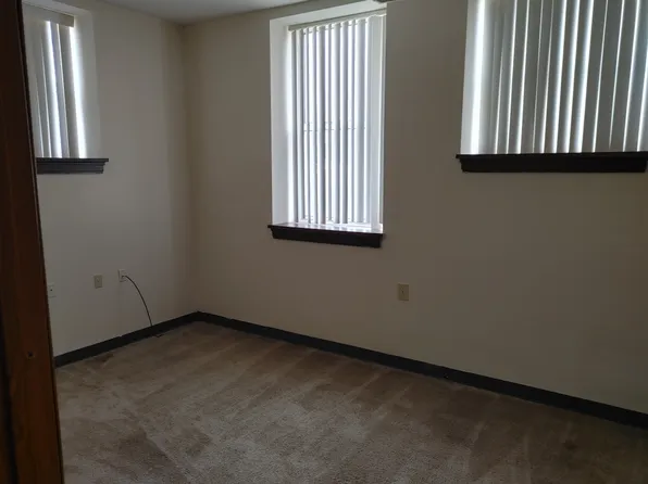 416 Sullivan Ave W #106, Waterloo, IA 50701