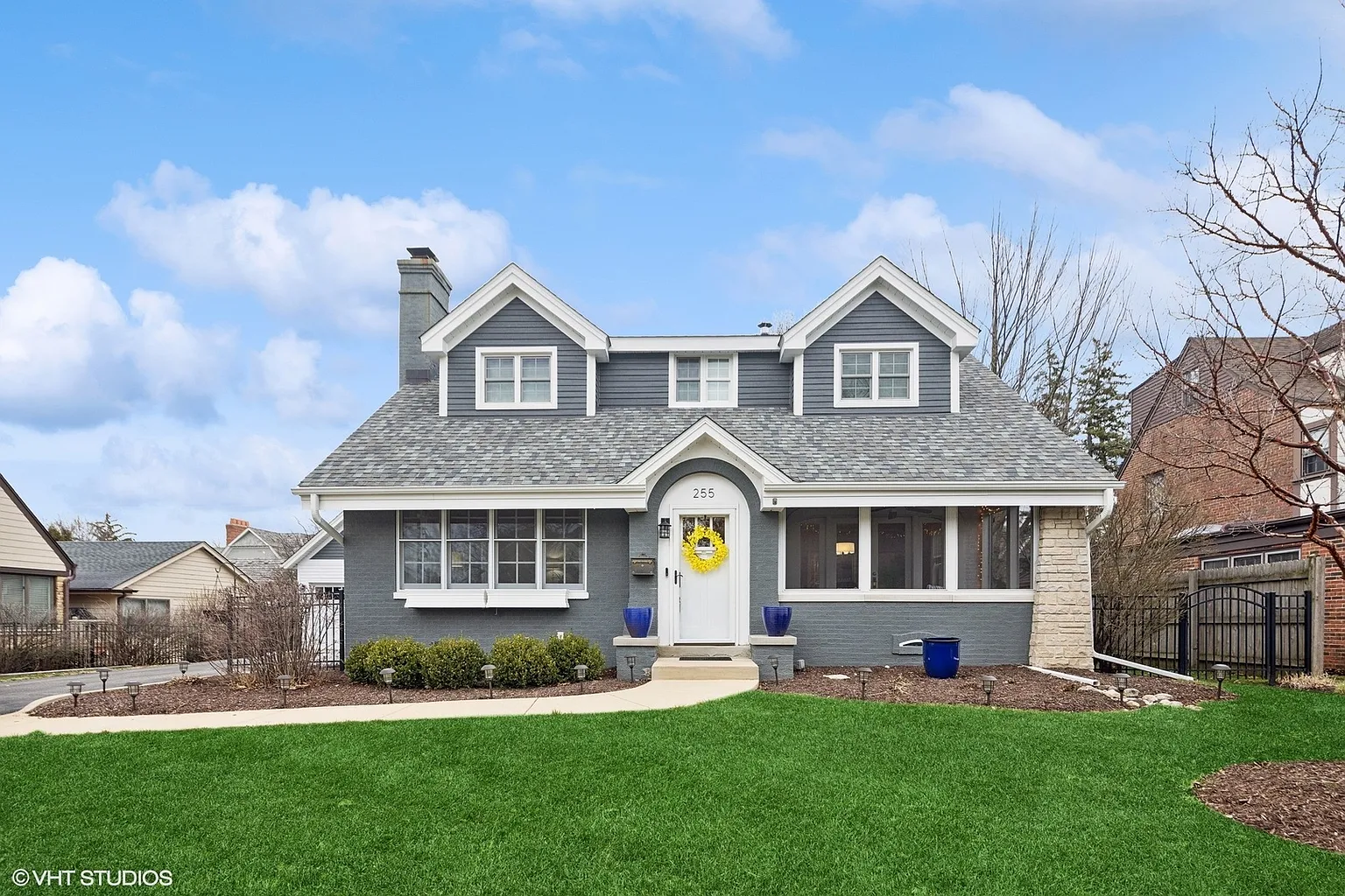 255 Exmoor Ave photo 1