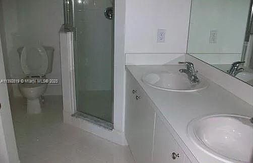 3rd image of 992 NE 41st Pl #992
