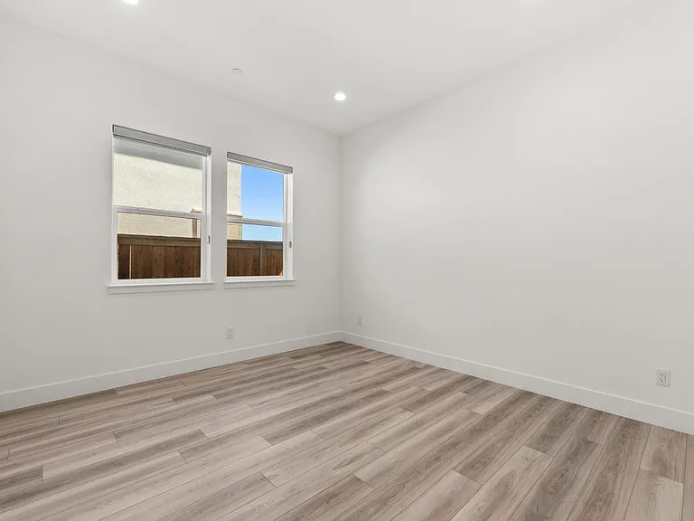 6162 Kings Peak Dr — Photo 32