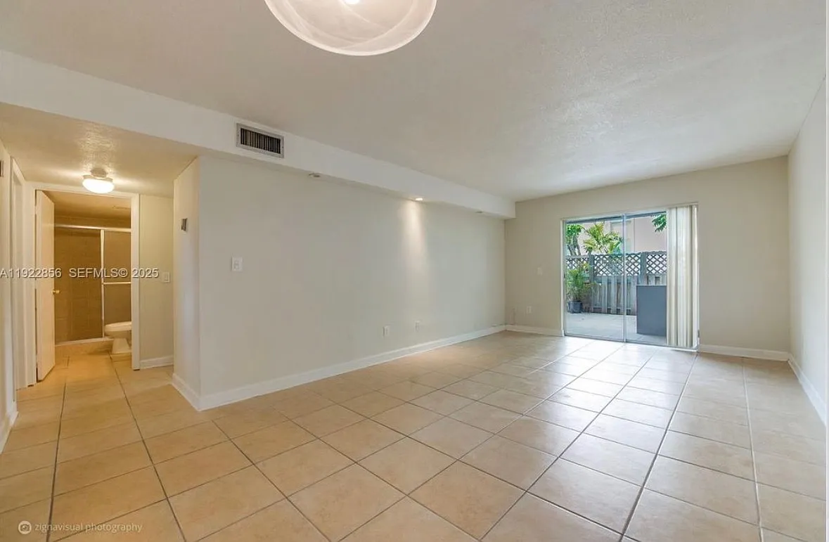 2 bed, 960 sqft, $2,500 — Photo 4