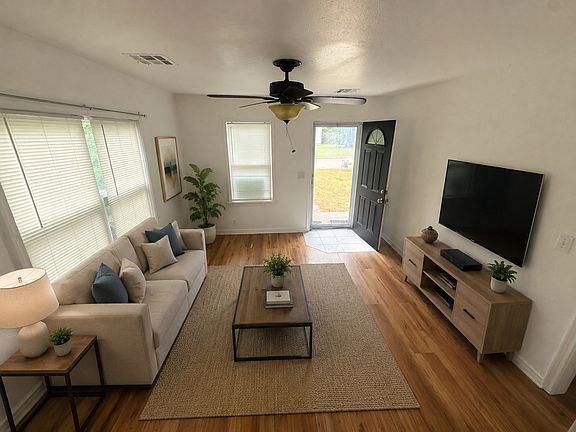 2nd image of 4901 N Willow Ave