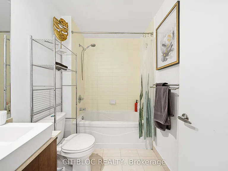 65 Bremner Blvd #4007 — Photo 35