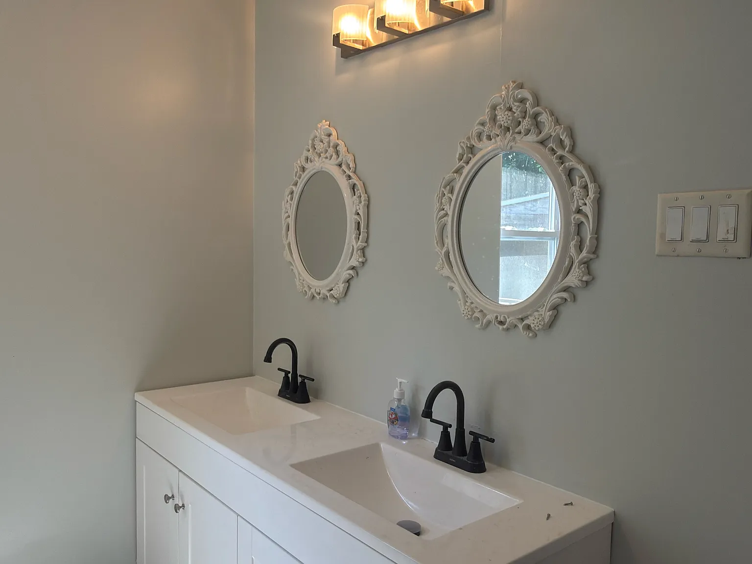 3 bed, $1,300 — Photo 1