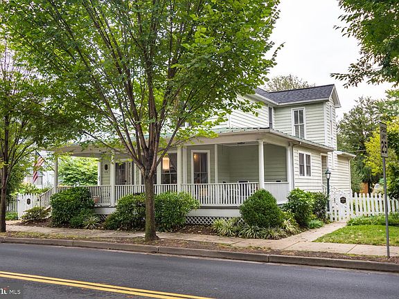 3rd image of 406 Goldsborough St #406