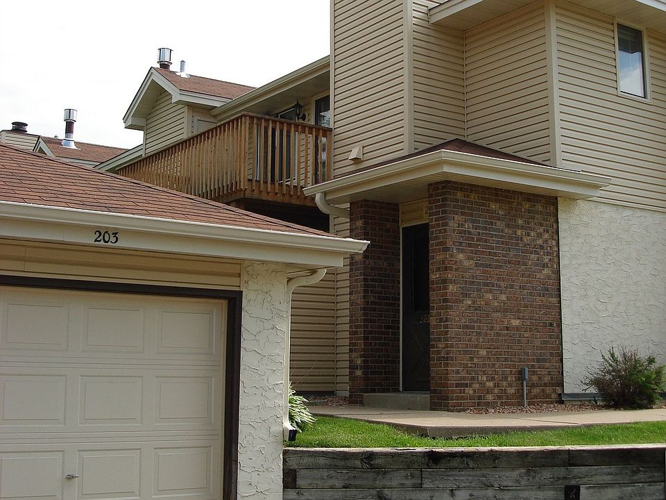 View of home entrance and garage