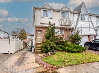 305 Monahan Ave, Staten Island, NY 10314