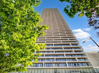 898 Portage Pkwy #1702, Vaughan, ON L4K 4Z4