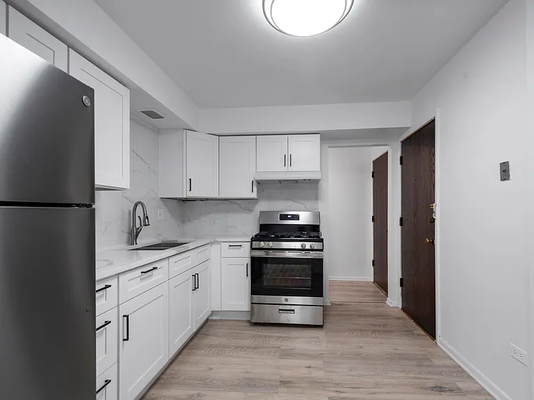 6645 N California Ave #301 — Photo 1