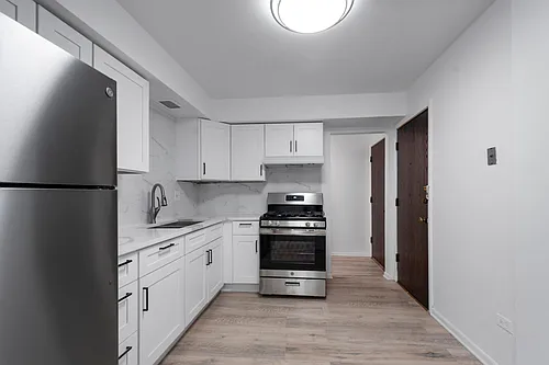 6645 N California Ave #301 Photo 1