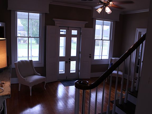 3rd image of 1100 E Camellia Dr