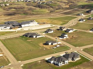 4601 Elk Ridge Dr, Bismarck, ND 58503