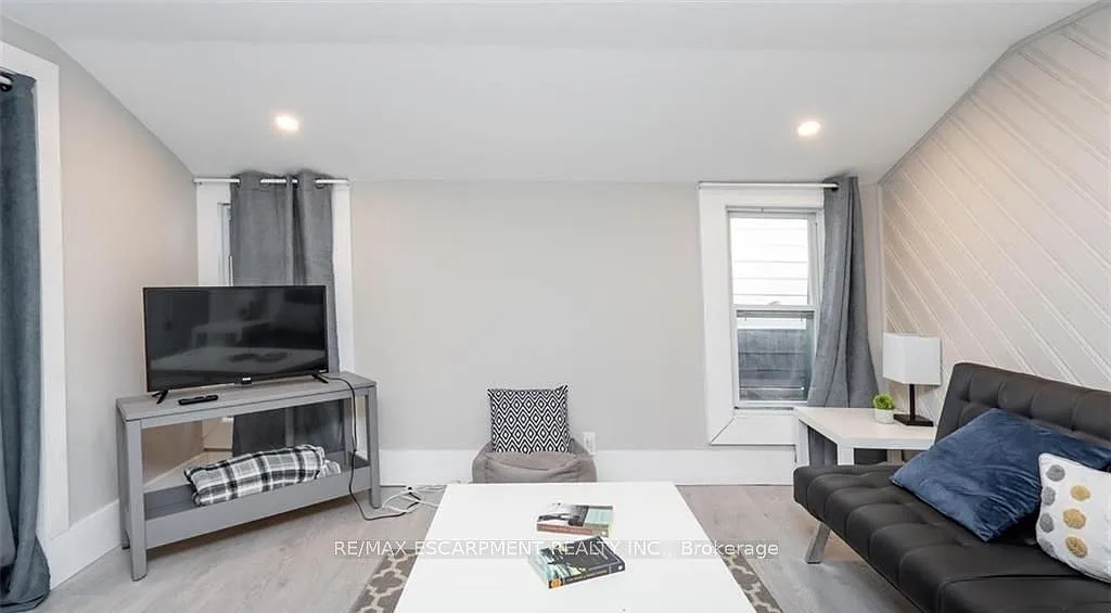 1 bed, $1,295 — Photo 2