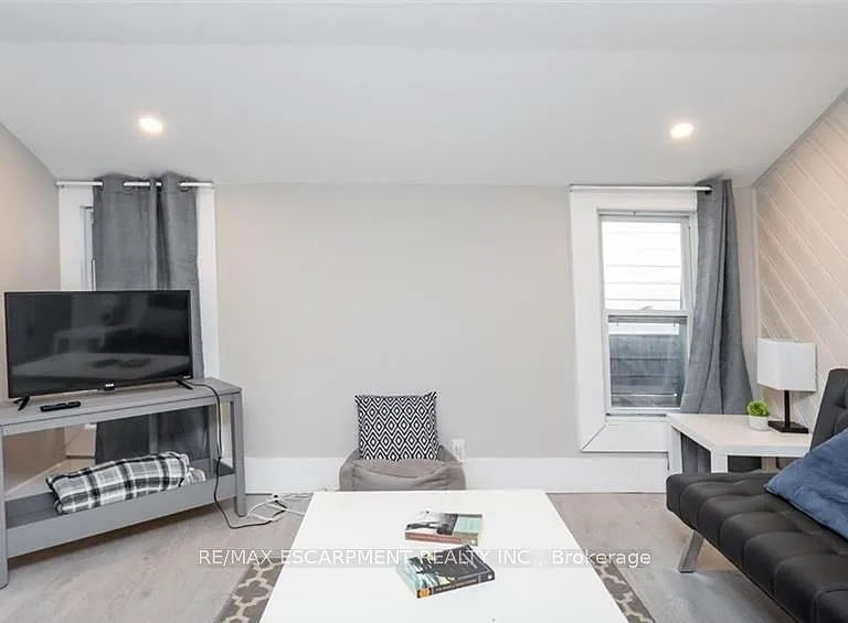 38 Inchbury St #3 — Photo 2