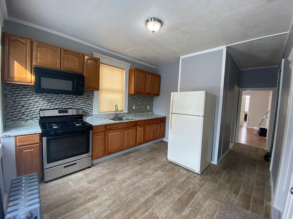 Kitchen (angle 1)