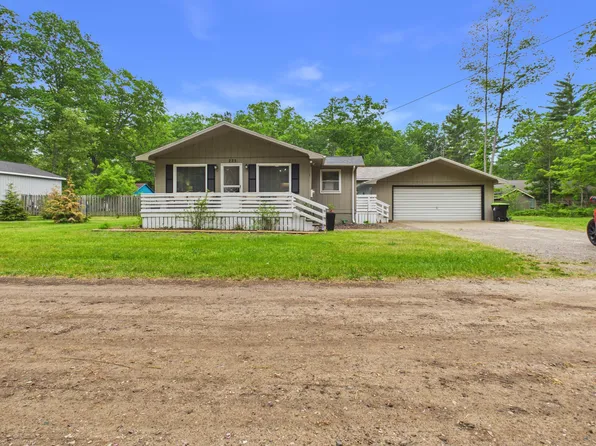 225 Goebel Ave, Roscommon, MI 48653