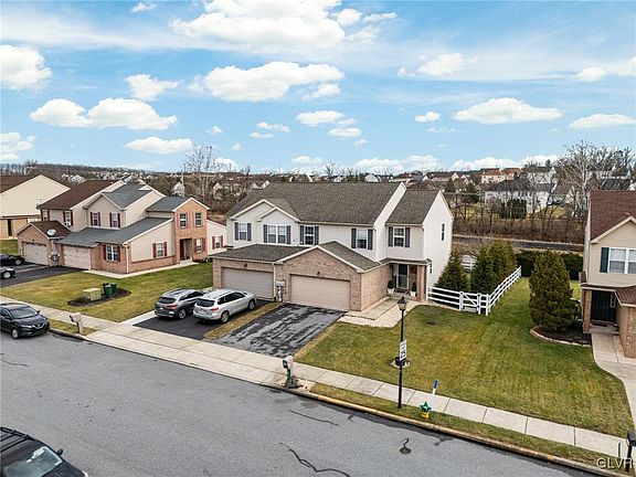 2nd image of 817 Ward Dr