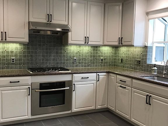 3rd image of 209 Oakview Dr