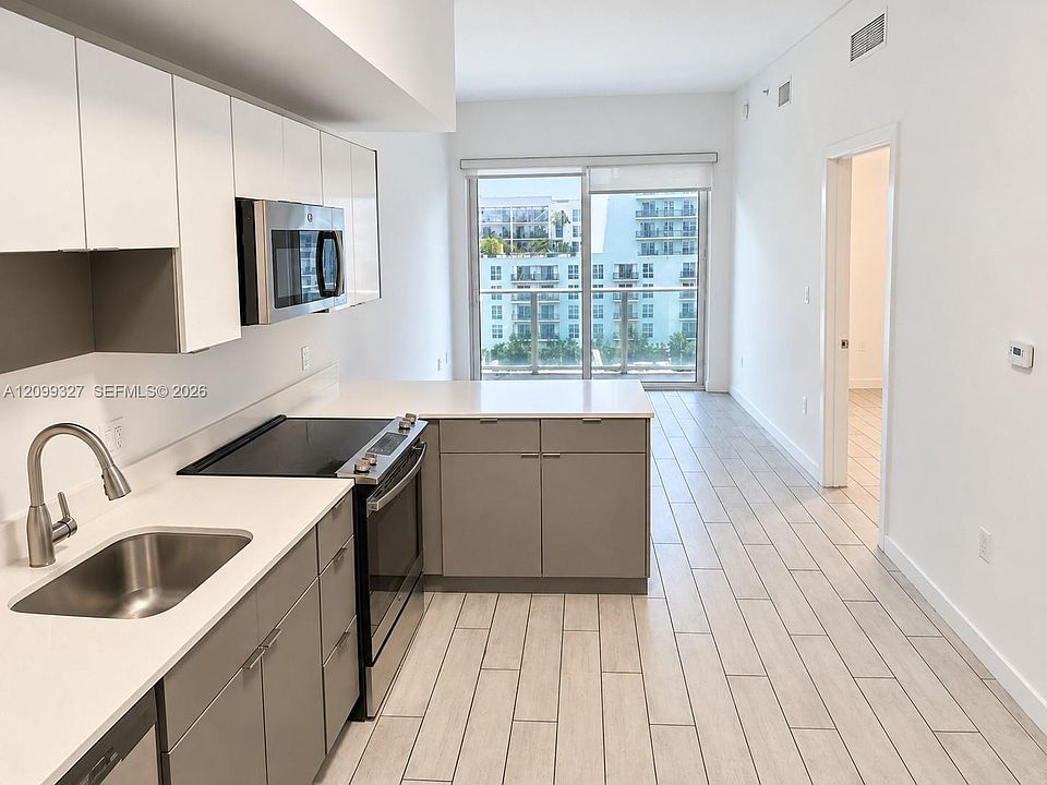 1st image of 321 NE 26th St #802