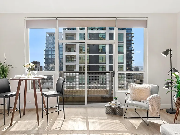 350 W Ash St #1006 — Photo 33