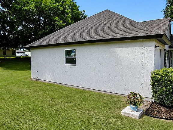 3rd image of 340 Emerald Rd
