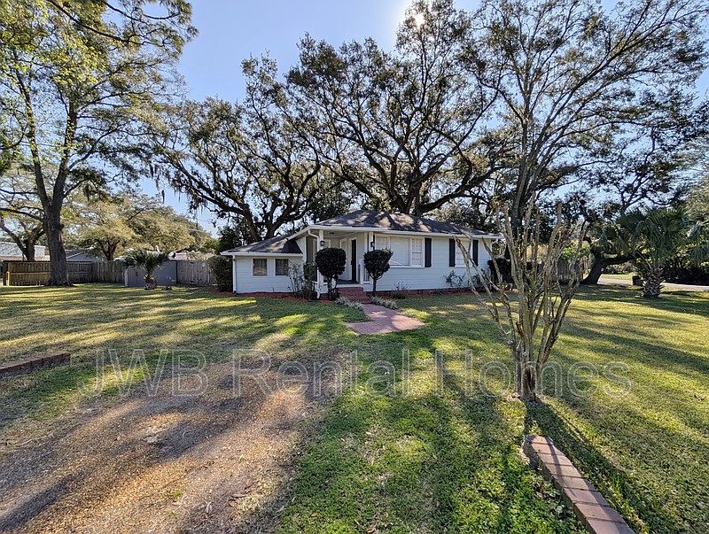 1st image of 5515 Bishop Cir