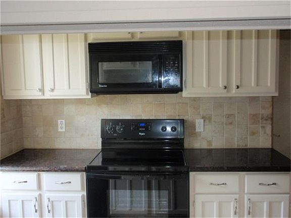 3rd image of 3710 Maplewood Dr