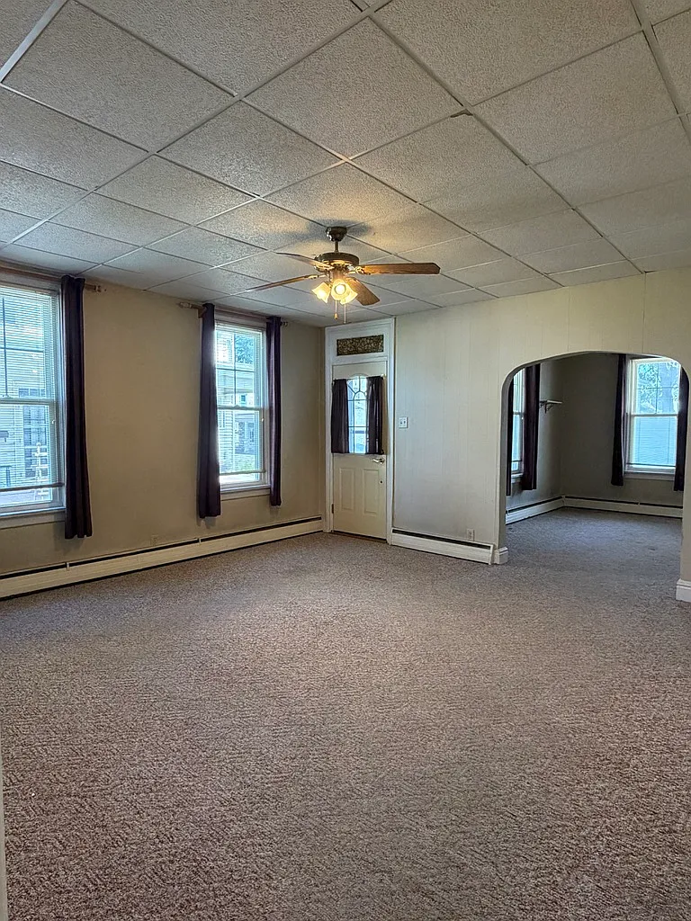 3 bed, 1.5 bath, 1400 sqft, $1,800 — Photo 3