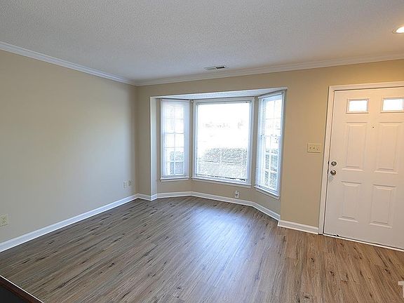 4th image of 212 Standish Dr