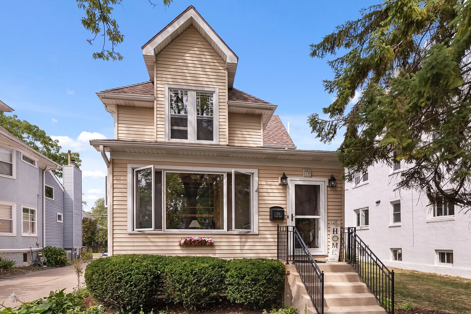 19 Pine Ave photo 1