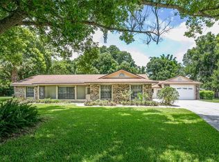 121 Lakeview Ln, Mount Dora, FL 32757