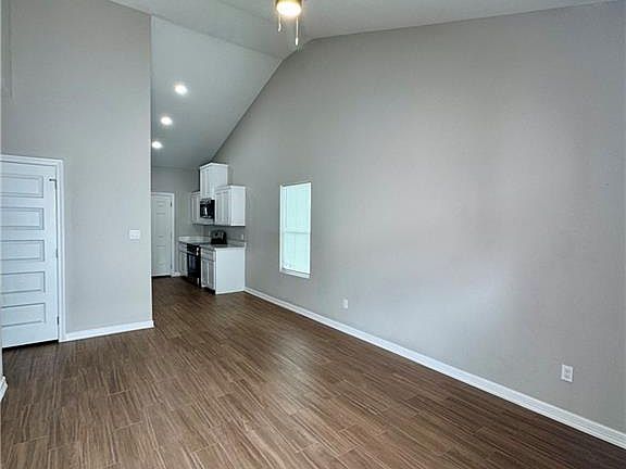 2nd image of 509 Sparrow Rd #4