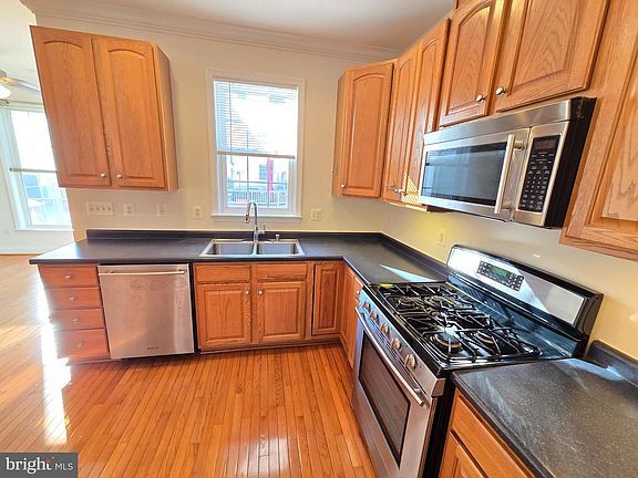 3rd image of 876 Ryan St