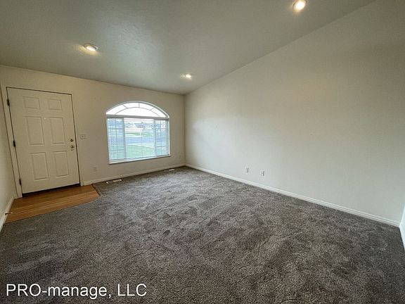 2nd image of 3807 E Summerridge Cir