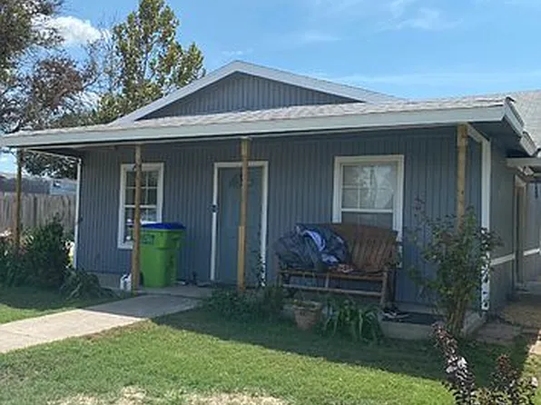 2095 Royal Oaks Dr, Poteet, TX 78065