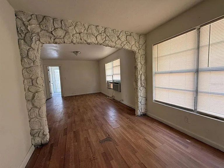 229 S Candler Ave — Photo 22