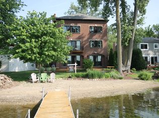 5310 Putnam Dr, West Bloomfield, MI 48323