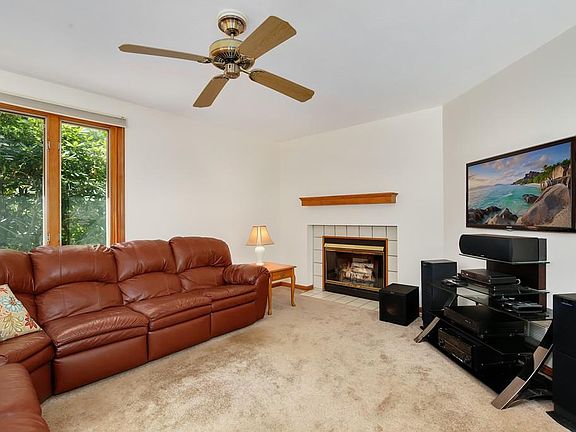 4th image of 19 Lynwood Ln