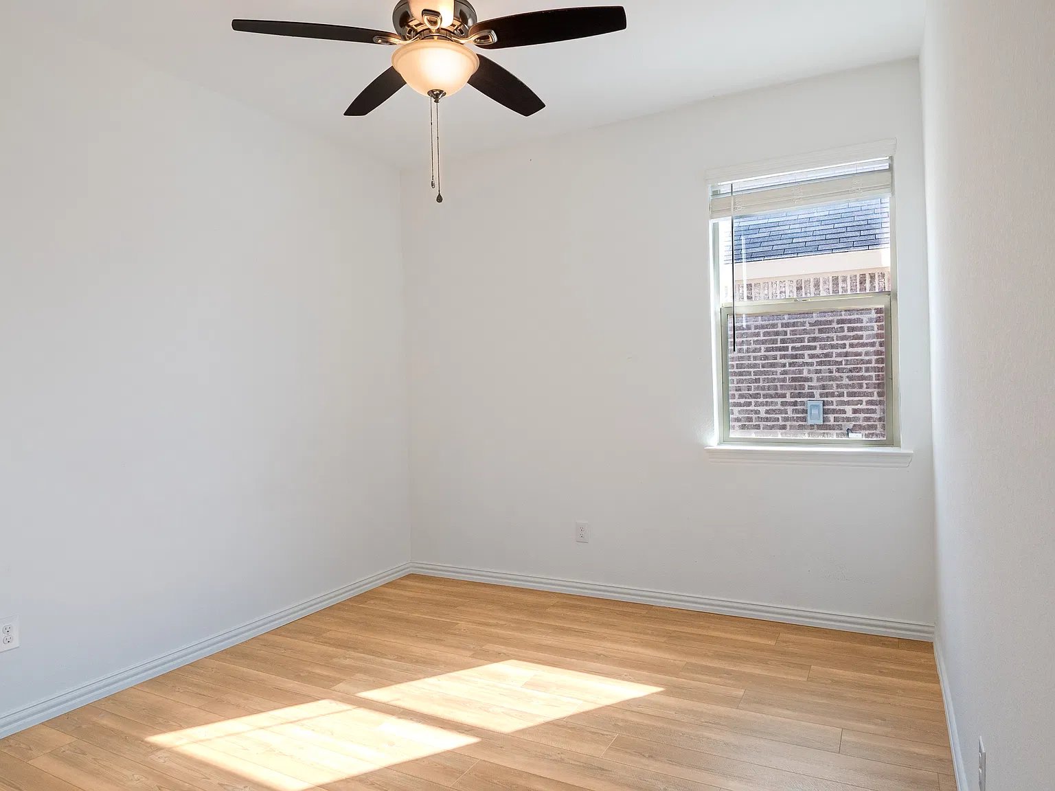 4 bed, 1998 sqft, $2,500 — Photo 4
