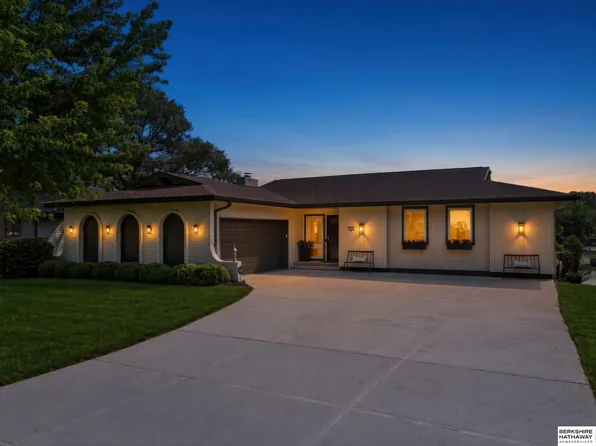 527 Waterloo Dr, Waterloo, NE 68069