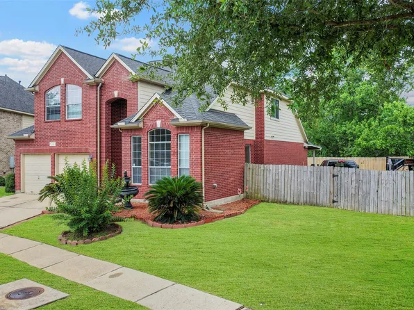 226 Persimmon Dr, Baytown, TX 77520