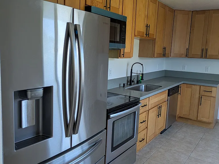 478 Porter St — Photo 6