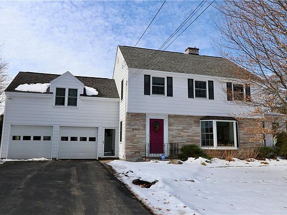 3rd image of 406 Maple Dr